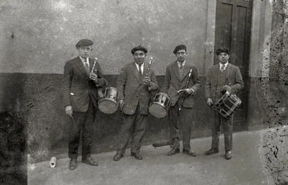 Grupo de txistularis de Errenteria (1 de 2) - Fondo Marín-Kutxa Fototeka, 1927