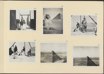 Albumblad met zes foto's. Linksboven Jenny Visser-Hooft en Ph.C. Visser in oude,, 1922