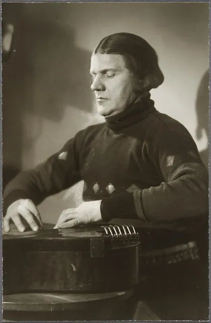 Aapo Similä kanteleineen, 1930