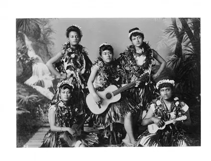 Group of 5 Hawaiian female musicians and dancers, 1907, 1907