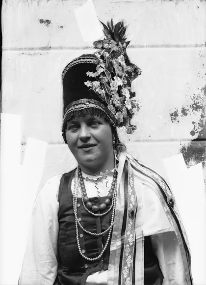 Polish woman in traditional costumes from Green Kurpie (Kurpie Zielone), 1927