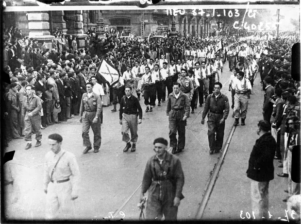 The Guidaris on parade, Bilbao, 1937