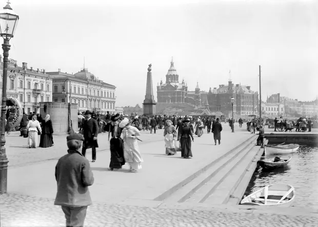 The Market Square, Helsinki, 1890
