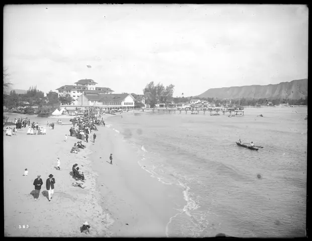 Waikiki Beach, Honolulu, 1907