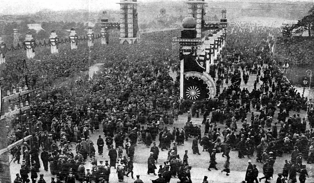 Awaiting the Crown Prince, Tokyo, 1916