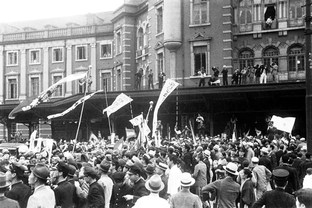 Cheering the Olympians, Tokyo, 1936