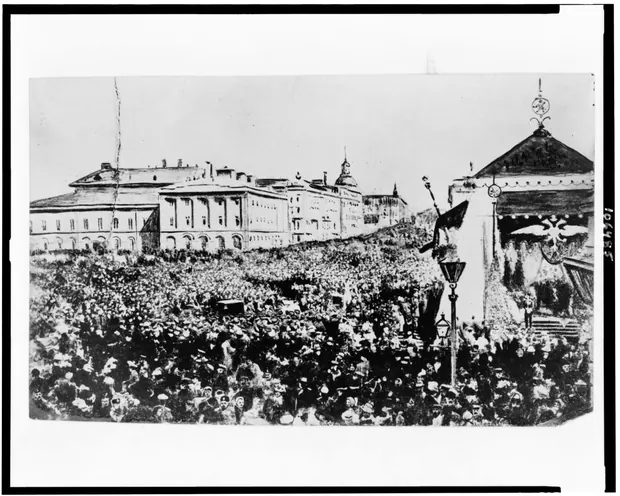 Holiday crowd, Moscow, 1905